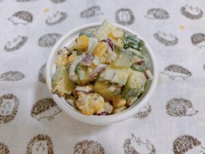 きゅうりとコーンのカレー風味サラダ