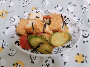 厚揚げときゅうり、トマトのしそ風味炒め