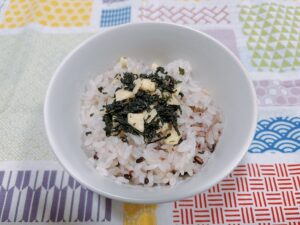 韓国風ごま油味わかめふりかけ玉ねぎ入り