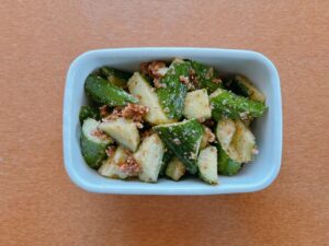 きゅうりの梅かつおふりかけ和え