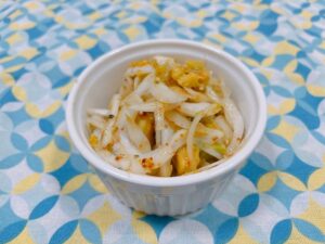 アボカドとサラダ玉ねぎの鰹ドレッシングサラダ