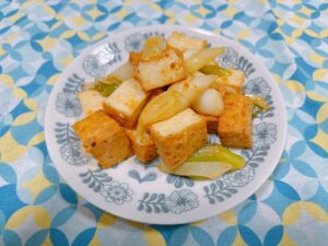 長ねぎと厚揚げのカレーマヨ炒め