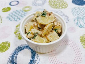 まぐろそぼろとクリームチーズの和風ポテトサラダ