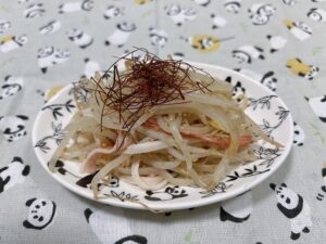 もやしとカニカマのナムル風和え物