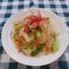 ニチフリのスタミナ丼風ふりかけ にんにくタレ味で、小松菜ときのこのチャプチェ | 作