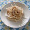 【簡単副菜】おとなの味ごま 生姜醤油味で作る鶏ささみと新玉ねぎの生姜風味ごま和え 