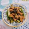 大森屋の彩り野菜と鶏そぼろふりかけを使って、きゅうりとひじき、高野豆腐のピリ辛炒